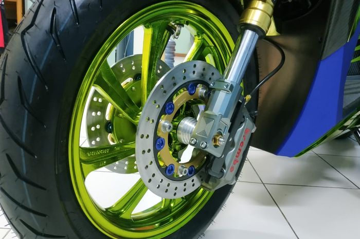 Honda Vario 150 pakai double kaliper rem Brembo M4