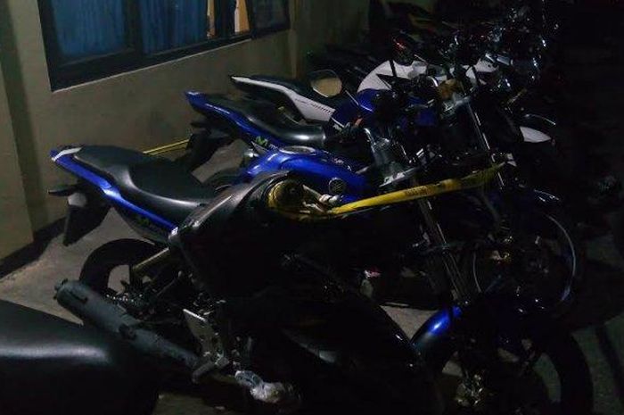Belasan motor curian disita dari dalam kamar sebuah kamar kos