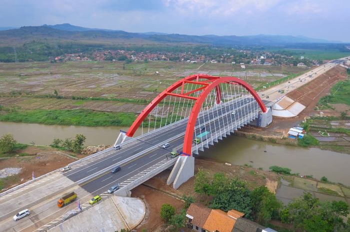Suasana di Jembatan Kali Kuto, tol Batang-Semarang