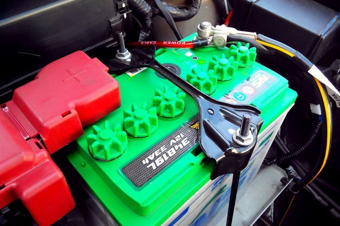 Aki basah bisa dipakai lebih awet dari aki kering dengan cara ini