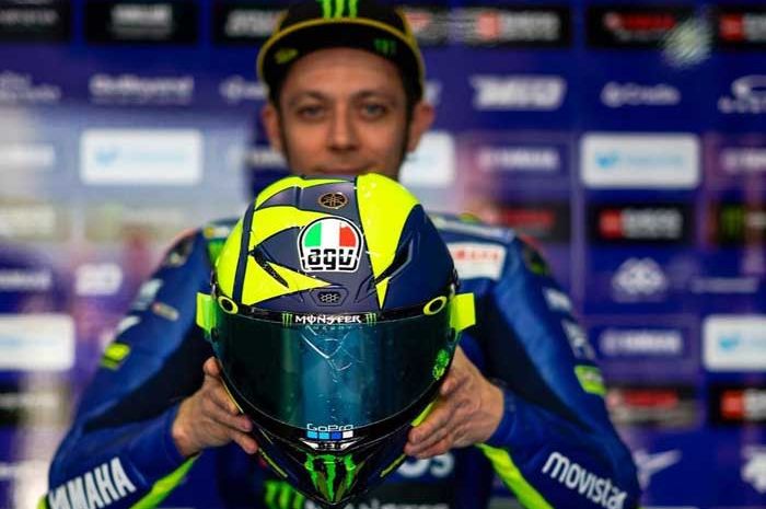 Valentino Rossi pamerkan helm musim 2018