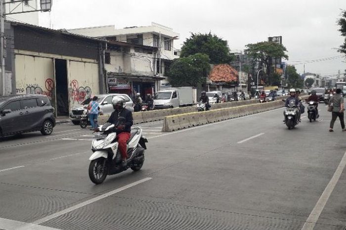 Kondisi Jalan Jatinegara Barat Raya lokasi pembunuhan seorang anggota TNI AD, Rabu (26/12/2018).(KOMPAS.com/Ardito Ramadhan D)