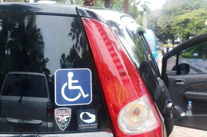 Stiker kendaraan penyandang disabilitas 