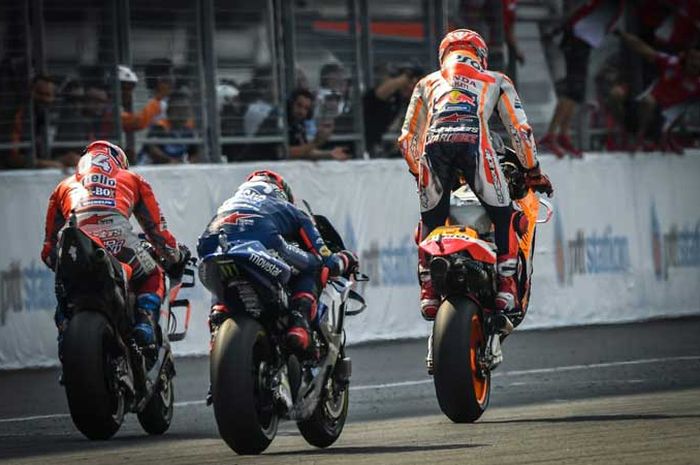 MotoGP Thailand juga mencatat finish dengan jarak mepet antara Marquez dan Dovizioso