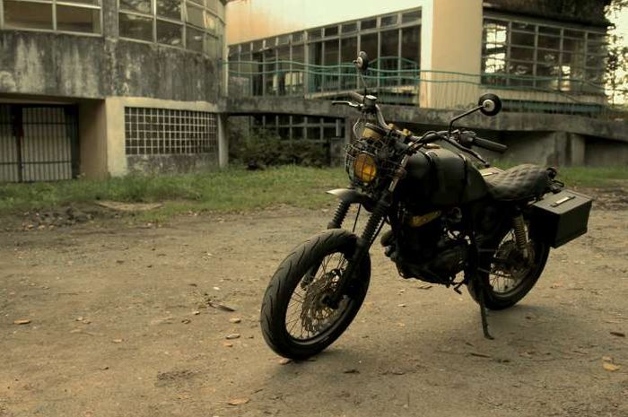 Suzuki Thunder 125 galak pakai gaya scrambler