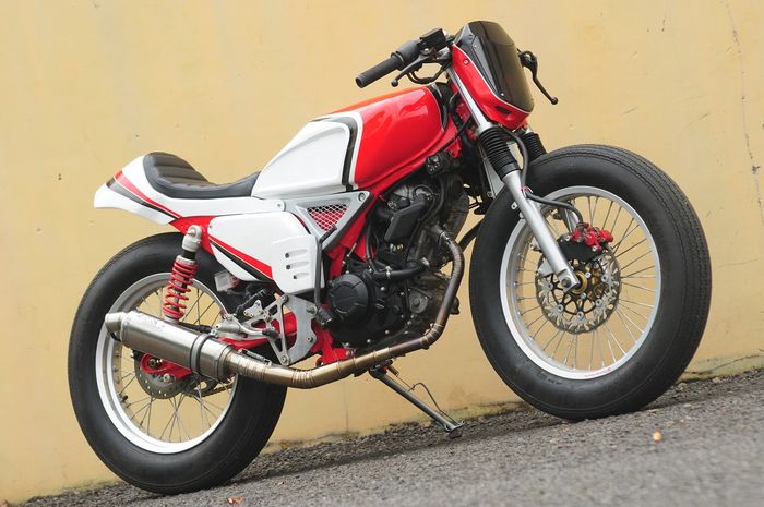 Honda Sonic berubah drastis jadi sebuah cafe racer