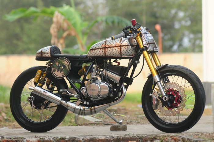 Modifikasi Yamaha RX-Z jadi cafe racer