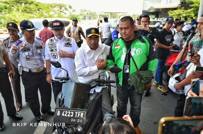 Menhub Budi Setiadi usai melakukan safety riding bersama pengemudi ojol