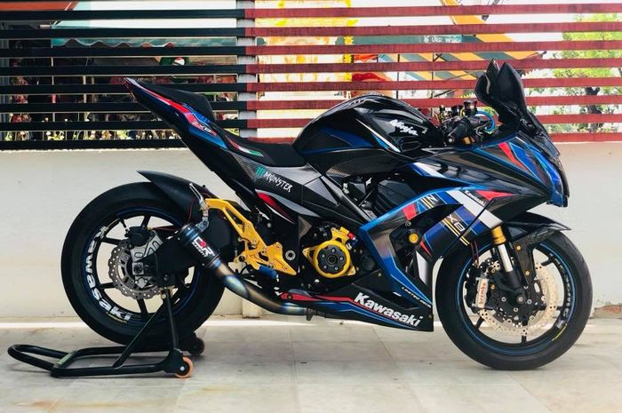 Modifikasi Kawasaki Ninja Z800 jadi ZX-8R