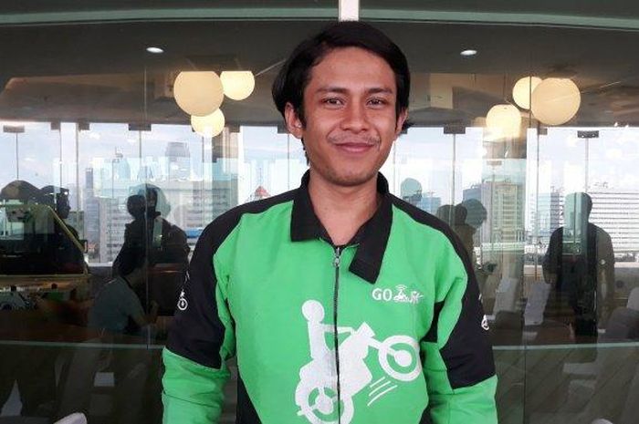 Fachrie Rizky Fauzan, driver ojol yang dapat motor dari Go Jek karena dapat 350 orderan Go Food dalam satu bulan. 