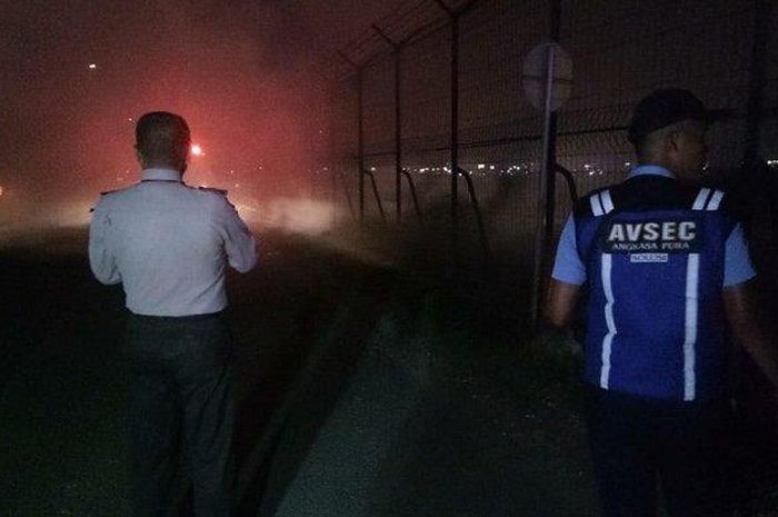 Toyota Kijang Innova terbakar dekat Bandara Soekarno-Hatta