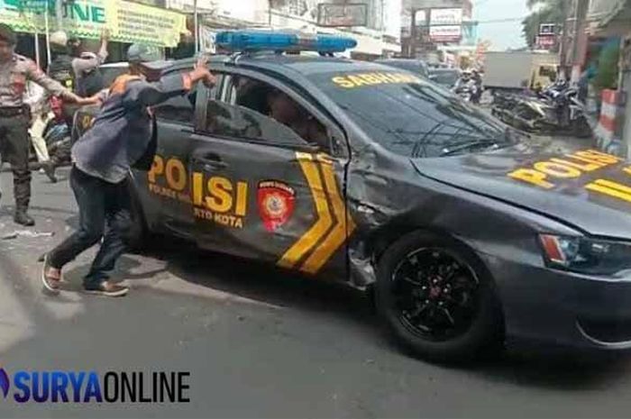 Mobil Patwal Polisi Diseruduk Truk Saat Kawal Tahanan dari Lapas ke PN Mojokerto