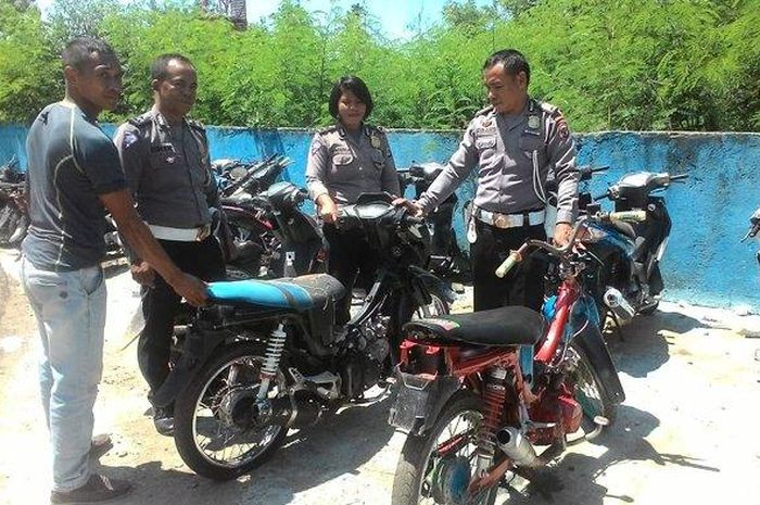 Sepeda motor dan knalpot racing yang diamankan polisi