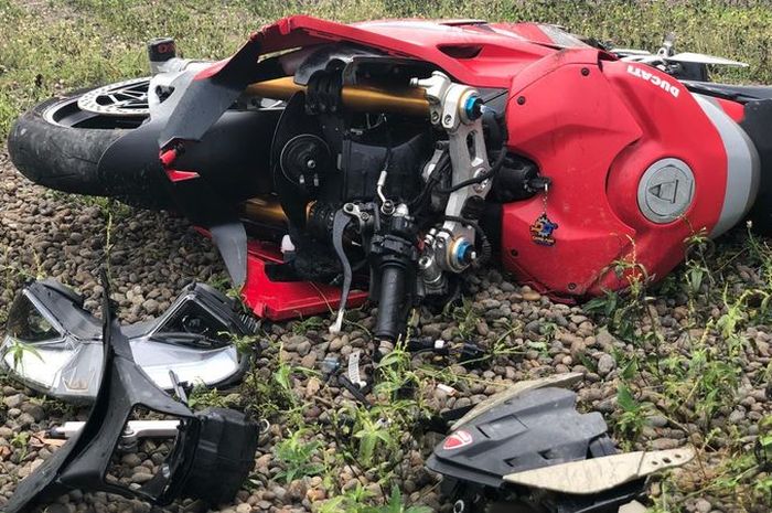 Ducati Panigale bagian depan rusak