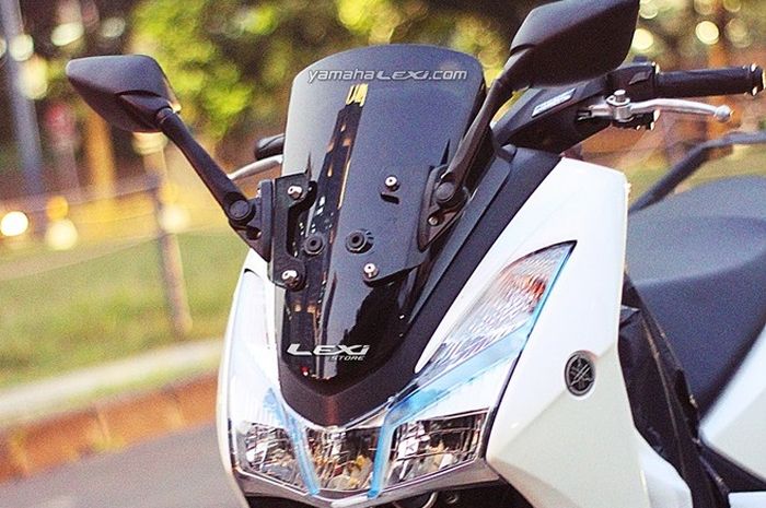 Yamaha Lexi Makin Sporty Pakai Spion R25 Posisi Dipindah