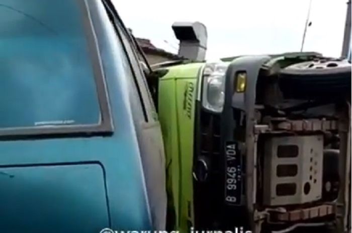 Kecelakaaan truk menabrak motor hingga tewas