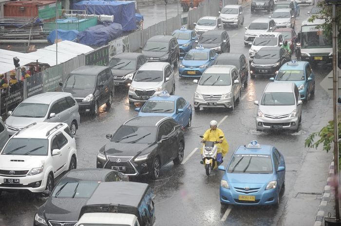  Perawatan Mobil Selama Musim Hujan