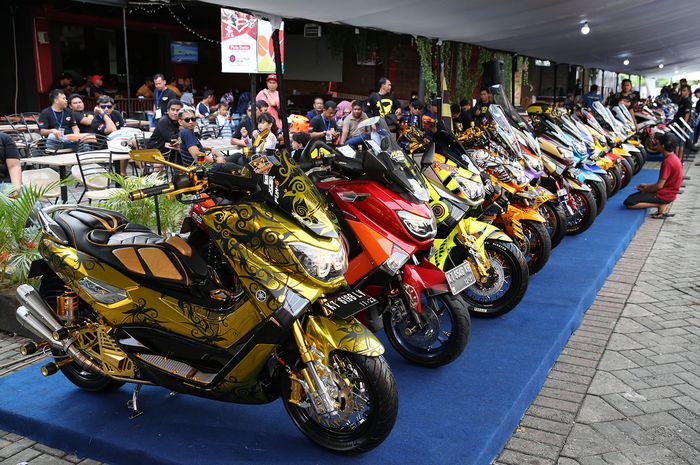 Suasana meriah selalu mewarnai perhelatan Customaxi