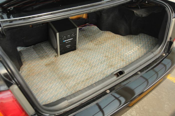 Karpet aksesori OEM Toyota di bagasi