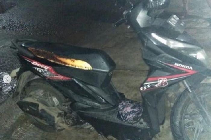 Honda BeAT jadi korban teror kain api