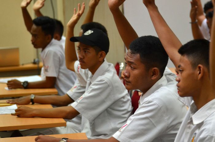 Lulusan SMK kini bisa jadi mekanik di AHASS