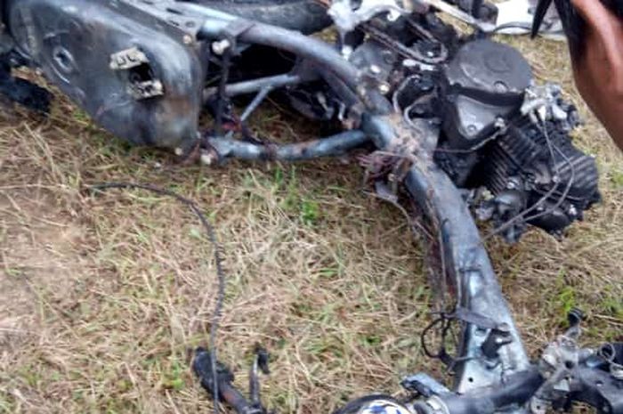 Motor milik pelaku pembegalan di Bogor dibakar masa