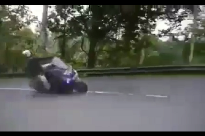 Yamaha NMAX ndelosor saat cornering