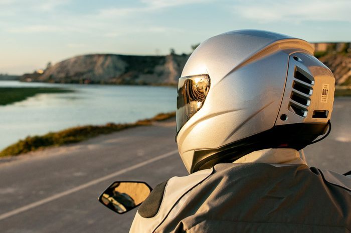 Helm full-face lebih baik ketimbang helm half-face