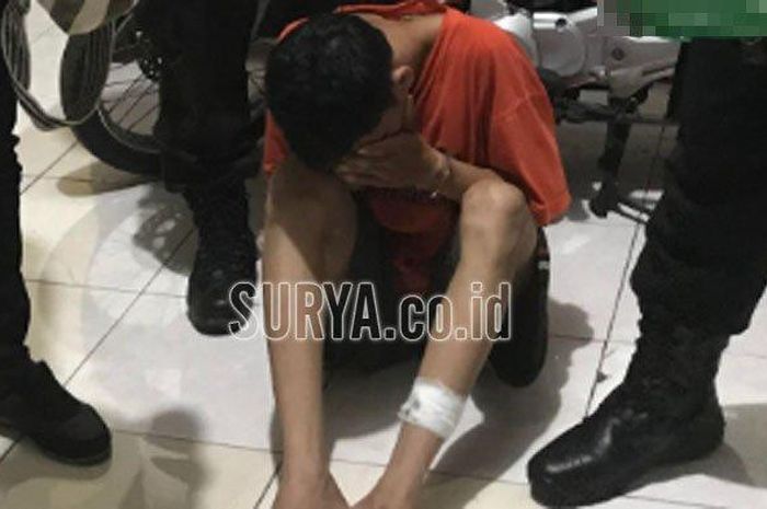 Agus Maulana (24), yang merampas handphone pengendara cewek di Jalan Diponegoro Kota Surabaya ditangkap Polsek Tegalsari. 