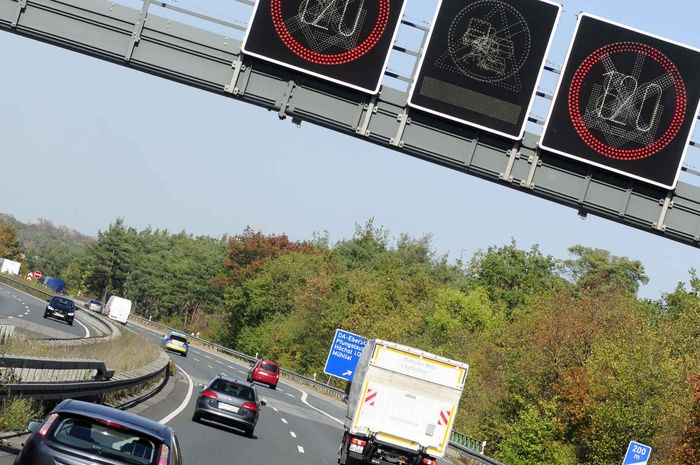 Pemda DKI Jakarta Akan Tambah Rambu Elektronis di Beberapa Ruas Jalan