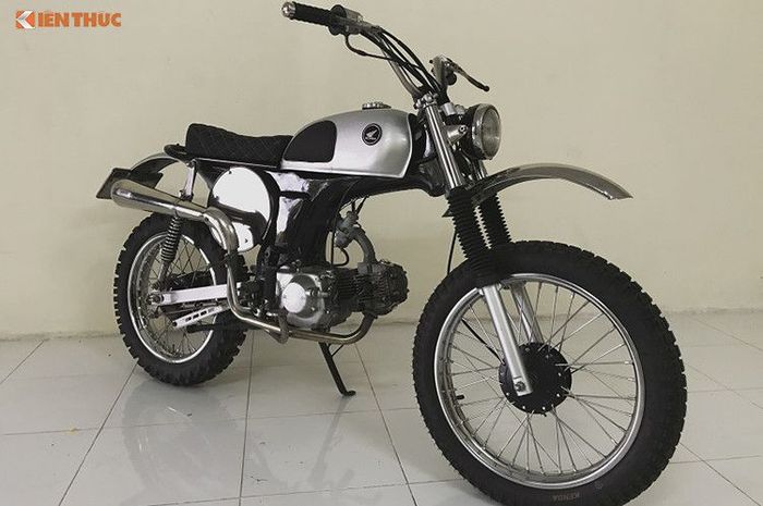 Modifikasi Honda SS50 bergaya vintage scrambler/trail