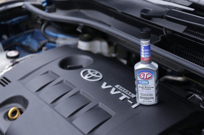 Kembalikan performa dan efisiensi mobilmu dengan STP Complete Fuel System Cleaner