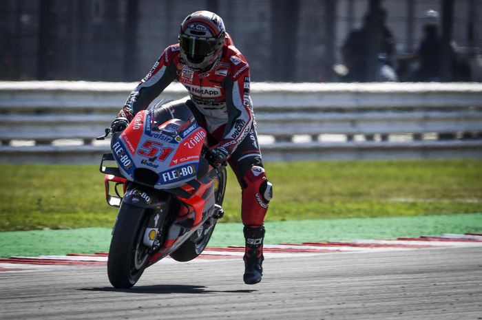 Rem depan punya porsi lebih besar, hard braking bikin stopie