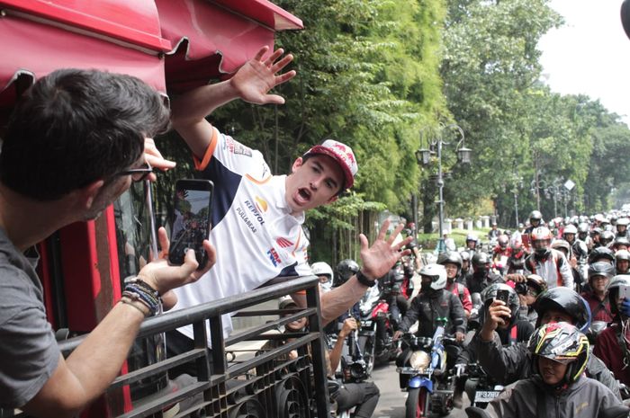 Marquez  menikmati suasana Bandung. 