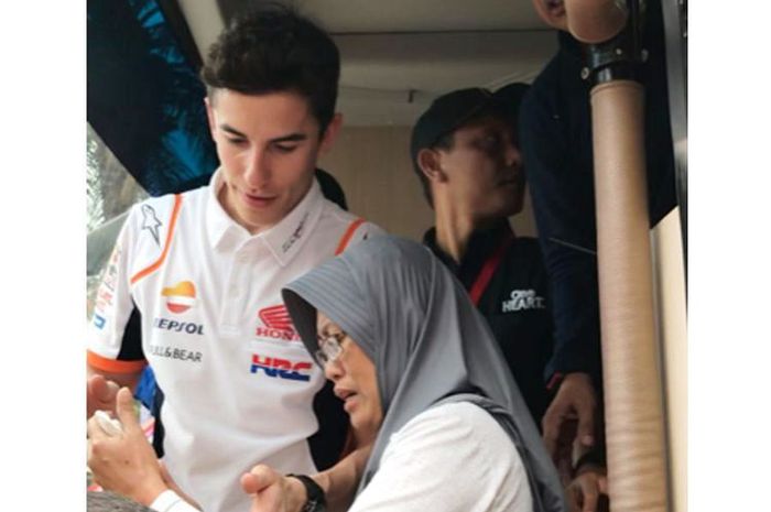 Marc Marquez menemui penggemarnya yang histeris di Kota Bandung, Sabtu (9/2/2019).