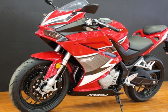 Kloningan CBR250RR dari Tiongkok, Feely Phantom 450