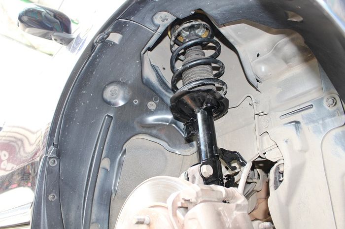 Sokbreker meredam guncangan agar penumpang tetap nyaman 