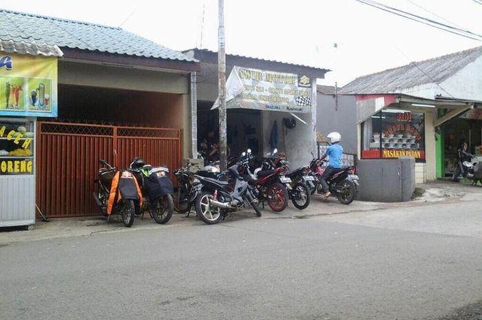 Bengkel Jawir Motor langganan pengguna Suzuki Satria FU di kawasan Condet, Jakarta Timur 