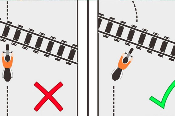Cara Benar dan Aman Lewati Rel Kereta Api Pakai Motor Matik