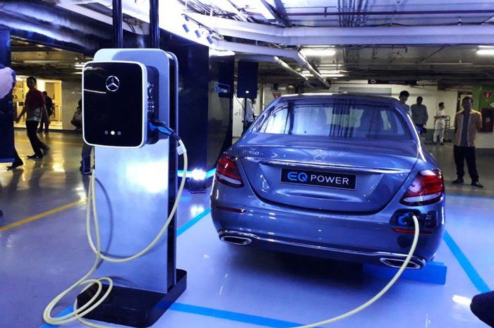 (Foto ilustrasi) Power Charging mobil listrik Mercedes-Benz