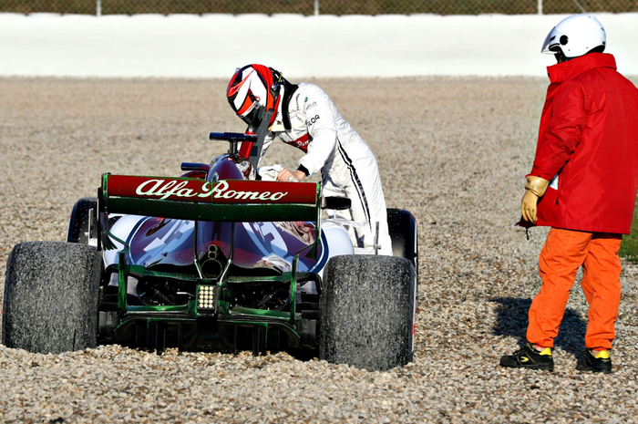Kimi Raikkonen di hari pertama tes pramusim F1 di Barcelona (18/2)