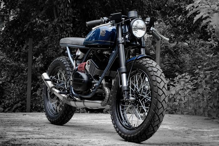 Modifikasi Yamaha RD350 bergaya brat cafe