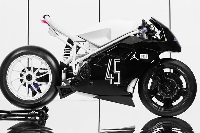 Ducati 916 dirombak biar mirip sepatu Air Jordan