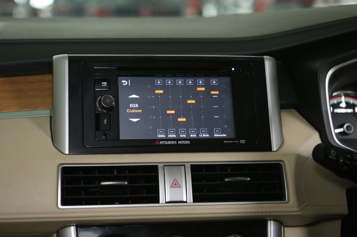 Maksimalkan fungsi equalizer pada head unit bawaan mobil