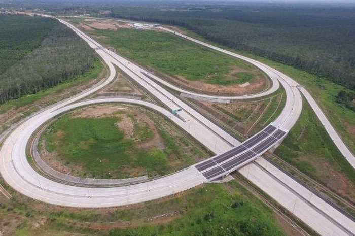 Penampakan foto udara Jalan Tol Trans Sumatera Ruas Bakauheni-Terbanggi Besar