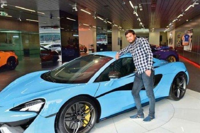 McLaren 570S Spider menjadi hadiah cuma-cuma tukang kayu asal India