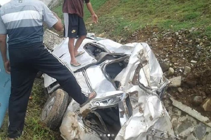 Daihatsu Gran Max alami kecelakaan tunggal di tol Salatiga-Solo
