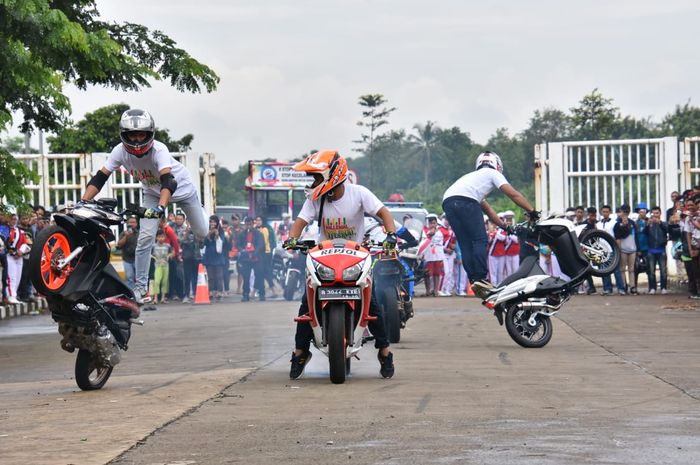 Aksi biker di acara Milenial Road Safety Festival di Bogor