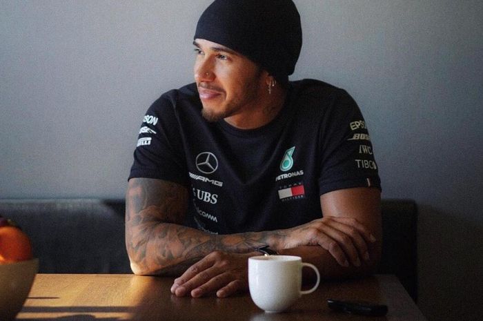 Lewis Hamilton akan hadir pada ronde pertama MotoGP di sirkuit Losail, Qatar (10/3).