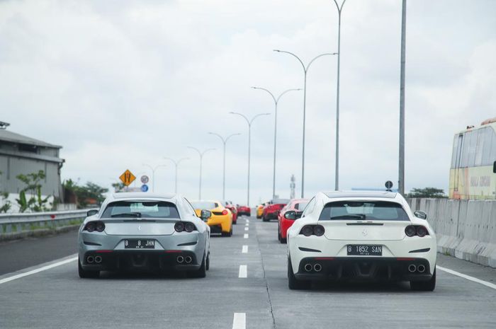 Puluhan Mobil Ferrari saat FOCI Trans Java Tour 2019.